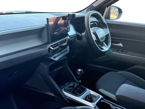 BW75UJZ Dacia Duster 1.2 TCe 130 Extreme 5dr 4X4 Thumbnail #5