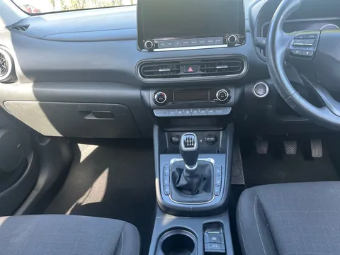 FG22YRN Hyundai Kona 1.0 TGDi 48V MHEV Premium 5dr Thumbnail #14