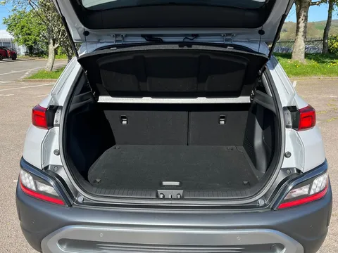 FG22YRN Hyundai Kona 1.0 TGDi 48V MHEV Premium 5dr Thumbnail #16