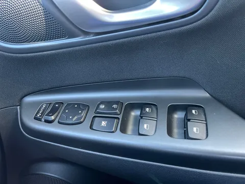 FG22YRN Hyundai Kona 1.0 TGDi 48V MHEV Premium 5dr Thumbnail #17