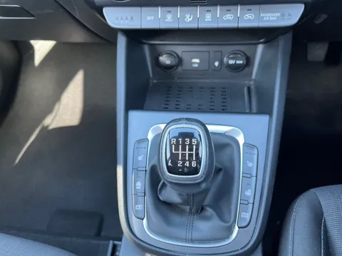 FG22YRN Hyundai Kona 1.0 TGDi 48V MHEV Premium 5dr Thumbnail #21