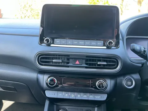 FG22YRN Hyundai Kona 1.0 TGDi 48V MHEV Premium 5dr Thumbnail #22
