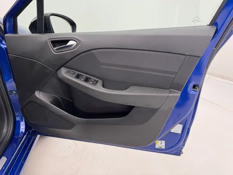 HN24VPY Renault Clio 1.6 E-TECH full hybrid 145 Esprit Alpine 5dr Auto Thumbnail #16