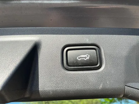 EN24RJY Hyundai Tucson 1.6T Plug-in Hybrid Premium 5dr 4WD Auto Thumbnail #17