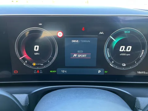 EN24RJY Hyundai Tucson 1.6T Plug-in Hybrid Premium 5dr 4WD Auto Thumbnail #26