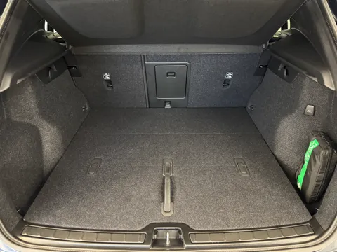 DY75MPF Volvo XC40 2.0 B3P Plus Dark 5dr Auto Thumbnail #30