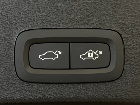 DY75MPF Volvo XC40 2.0 B3P Plus Dark 5dr Auto Thumbnail #29