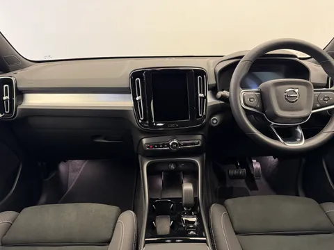 DY75MPF Volvo XC40 2.0 B3P Plus Dark 5dr Auto Thumbnail #12