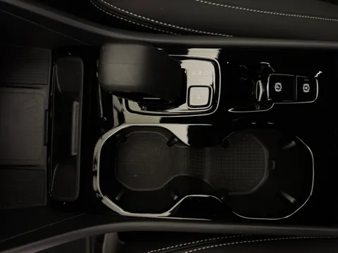 DY75MPF Volvo XC40 2.0 B3P Plus Dark 5dr Auto Thumbnail #14