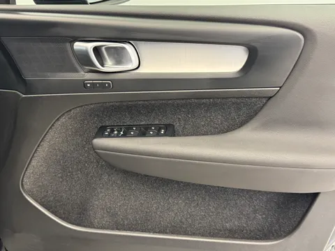 DY75MPF Volvo XC40 2.0 B3P Plus Dark 5dr Auto Thumbnail #16