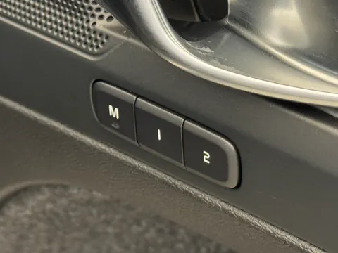 DY75MPF Volvo XC40 2.0 B3P Plus Dark 5dr Auto Thumbnail #18