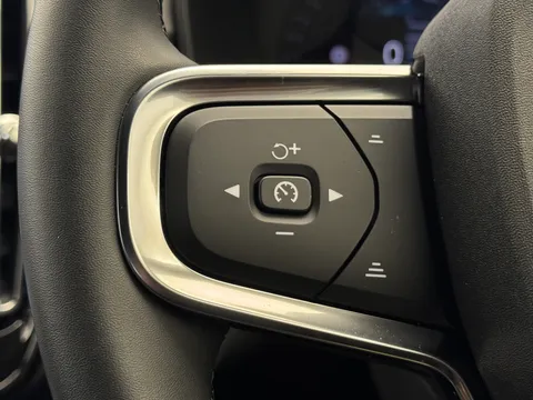 DY75MPF Volvo XC40 2.0 B3P Plus Dark 5dr Auto Thumbnail #21