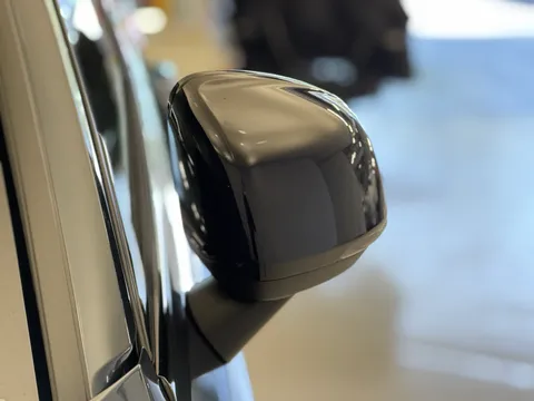 DY75MPF Volvo XC40 2.0 B3P Plus Dark 5dr Auto Thumbnail #33