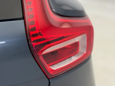 DY75MPF Volvo XC40 2.0 B3P Plus Dark 5dr Auto Thumbnail #35