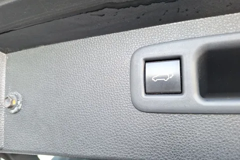 MF71YGA Toyota Highlander 2.5 VVT-i Hybrid Excel 5dr CVT Thumbnail #22