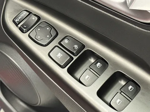 FV72DXY Hyundai Kona 1.6 GDi Hybrid Ultimate 5dr DCT Thumbnail #19