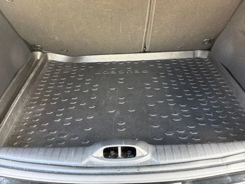 NG17UEB Peugeot 208 1.6 THP GTi Prestige 3dr Thumbnail #14