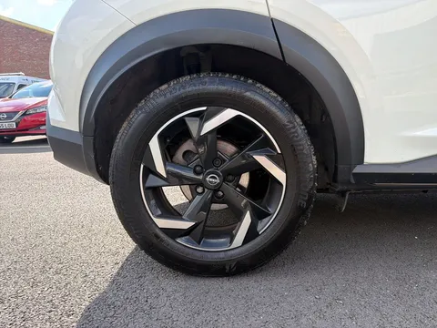 YH73MFU Nissan Juke 1.6 Hybrid N-Connecta 5dr Auto Thumbnail #9