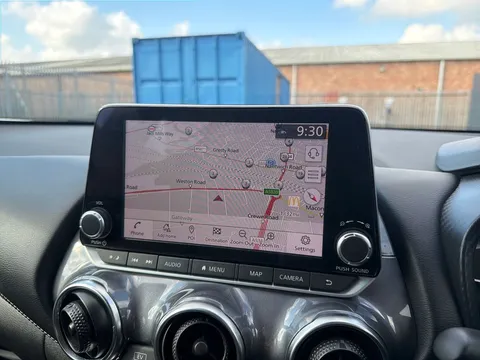 YH73MFU Nissan Juke 1.6 Hybrid N-Connecta 5dr Auto Thumbnail #14