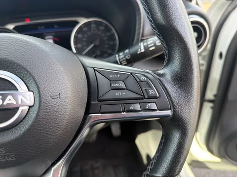 YH73MFU Nissan Juke 1.6 Hybrid N-Connecta 5dr Auto Thumbnail #24