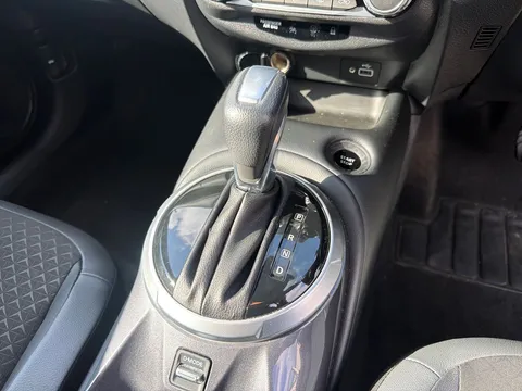 YH73MFU Nissan Juke 1.6 Hybrid N-Connecta 5dr Auto Thumbnail #26