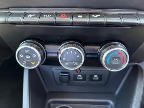 DY72VLB Dacia Duster 1.3 TCe 150 Comfort 5dr EDC Thumbnail #18