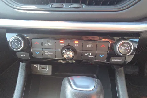 YF23RVP Jeep Compass 1.5 T4 e-Torque Hybrid Limited 5dr DCT Thumbnail #18