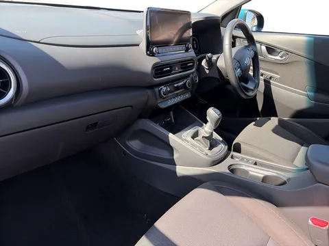 DN23AWM Hyundai Kona 1.0 TGDi 48V MHEV Premium 5dr Thumbnail #4