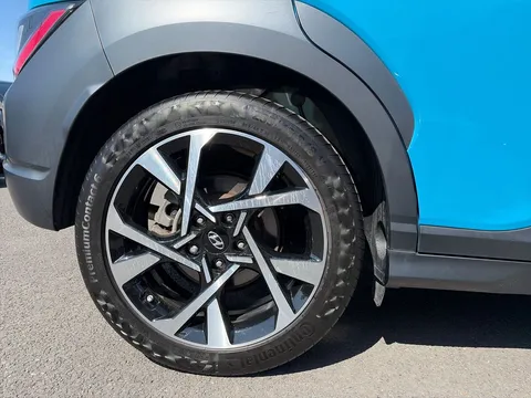 DN23AWM Hyundai Kona 1.0 TGDi 48V MHEV Premium 5dr Thumbnail #17