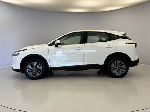 DS72MUO Nissan Qashqai 1.3 DiG-T MH Acenta Premium 5dr Thumbnail #6
