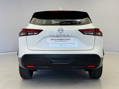 DS72MUO Nissan Qashqai 1.3 DiG-T MH Acenta Premium 5dr Thumbnail #8