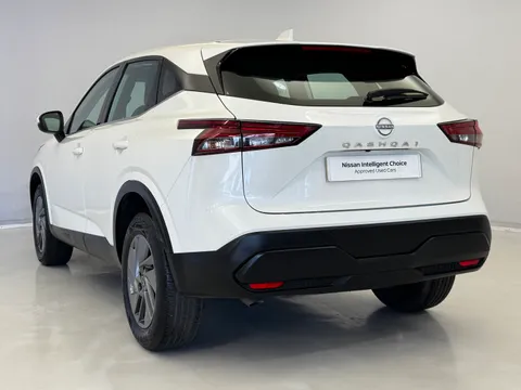 DS72MUO Nissan Qashqai 1.3 DiG-T MH Acenta Premium 5dr Thumbnail #9