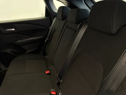 DS72MUO Nissan Qashqai 1.3 DiG-T MH Acenta Premium 5dr Thumbnail #12
