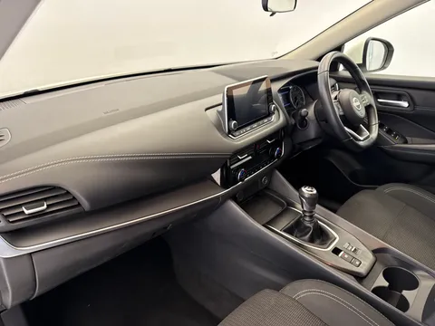 DS72MUO Nissan Qashqai 1.3 DiG-T MH Acenta Premium 5dr Thumbnail #13