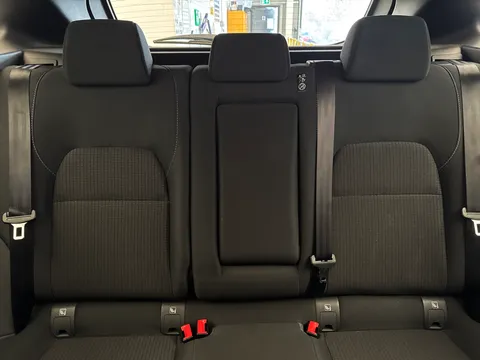 DS72MUO Nissan Qashqai 1.3 DiG-T MH Acenta Premium 5dr Thumbnail #17