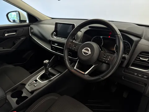 DS72MUO Nissan Qashqai 1.3 DiG-T MH Acenta Premium 5dr Thumbnail #21