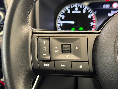 DS72MUO Nissan Qashqai 1.3 DiG-T MH Acenta Premium 5dr Thumbnail #22