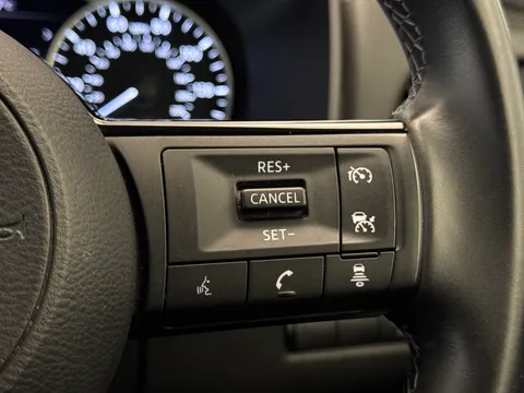DS72MUO Nissan Qashqai 1.3 DiG-T MH Acenta Premium 5dr Thumbnail #23