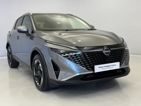 DL74FGA Nissan Qashqai 1.3 DiG-T MH N-Connecta [Glass Roof] 5dr Thumbnail #3