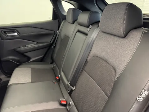 DL74FGA Nissan Qashqai 1.3 DiG-T MH N-Connecta [Glass Roof] 5dr Thumbnail #14