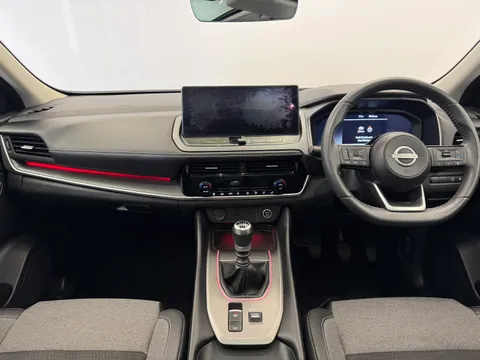 DL74FGA Nissan Qashqai 1.3 DiG-T MH N-Connecta [Glass Roof] 5dr Thumbnail #4