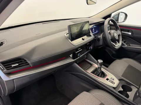 DL74FGA Nissan Qashqai 1.3 DiG-T MH N-Connecta [Glass Roof] 5dr Thumbnail #15