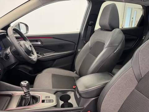DL74FGA Nissan Qashqai 1.3 DiG-T MH N-Connecta [Glass Roof] 5dr Thumbnail #16