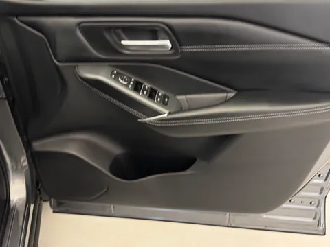 DL74FGA Nissan Qashqai 1.3 DiG-T MH N-Connecta [Glass Roof] 5dr Thumbnail #20