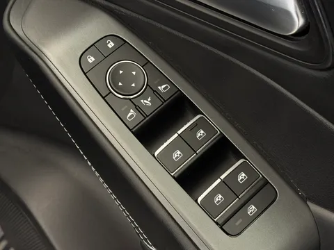 DL74FGA Nissan Qashqai 1.3 DiG-T MH N-Connecta [Glass Roof] 5dr Thumbnail #21