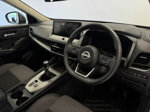 DL74FGA Nissan Qashqai 1.3 DiG-T MH N-Connecta [Glass Roof] 5dr Thumbnail #22