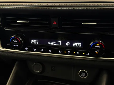 DL74FGA Nissan Qashqai 1.3 DiG-T MH N-Connecta [Glass Roof] 5dr Thumbnail #28