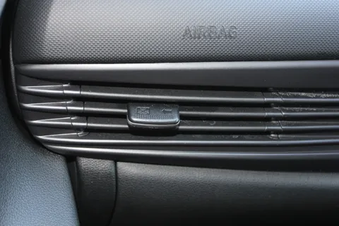 EA25YXL Hyundai i20 1.0T GDi Premium 5dr Thumbnail #10