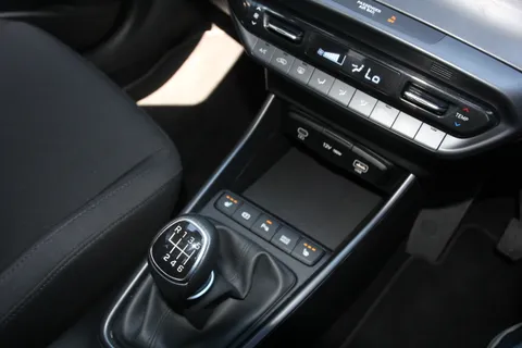 EA25YXL Hyundai i20 1.0T GDi Premium 5dr Thumbnail #23