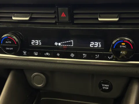 DY23PWO Nissan Qashqai 1.3 DiG-T MH 158 N-Connecta 5dr 4WD Xtronic Thumbnail #16